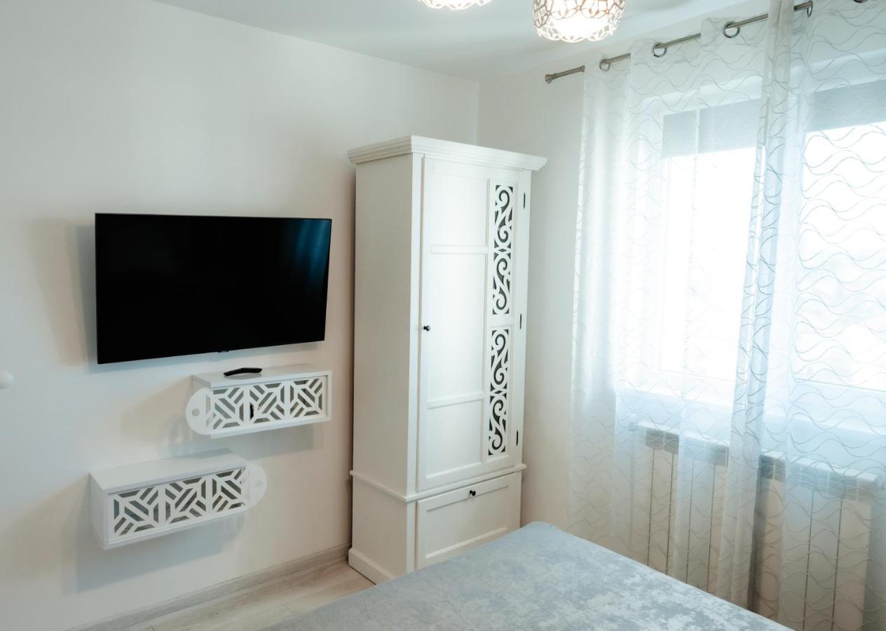 Carla'S Apart Palas-Hala Centrala 1 Bedroom, Airport Shuttle Yaş Dış mekan fotoğraf