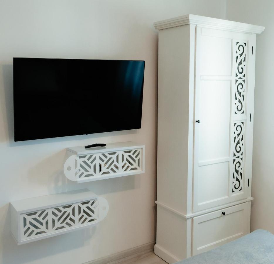 Carla'S Apart Palas-Hala Centrala 1 Bedroom, Airport Shuttle Yaş Dış mekan fotoğraf