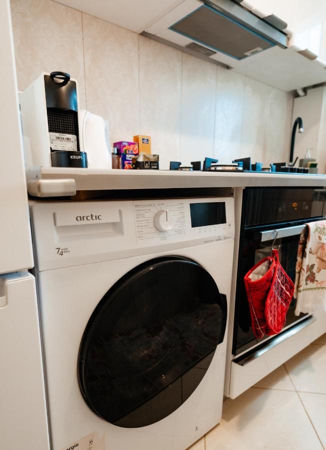 Carla'S Apart Palas-Hala Centrala 1 Bedroom, Airport Shuttle Yaş Dış mekan fotoğraf